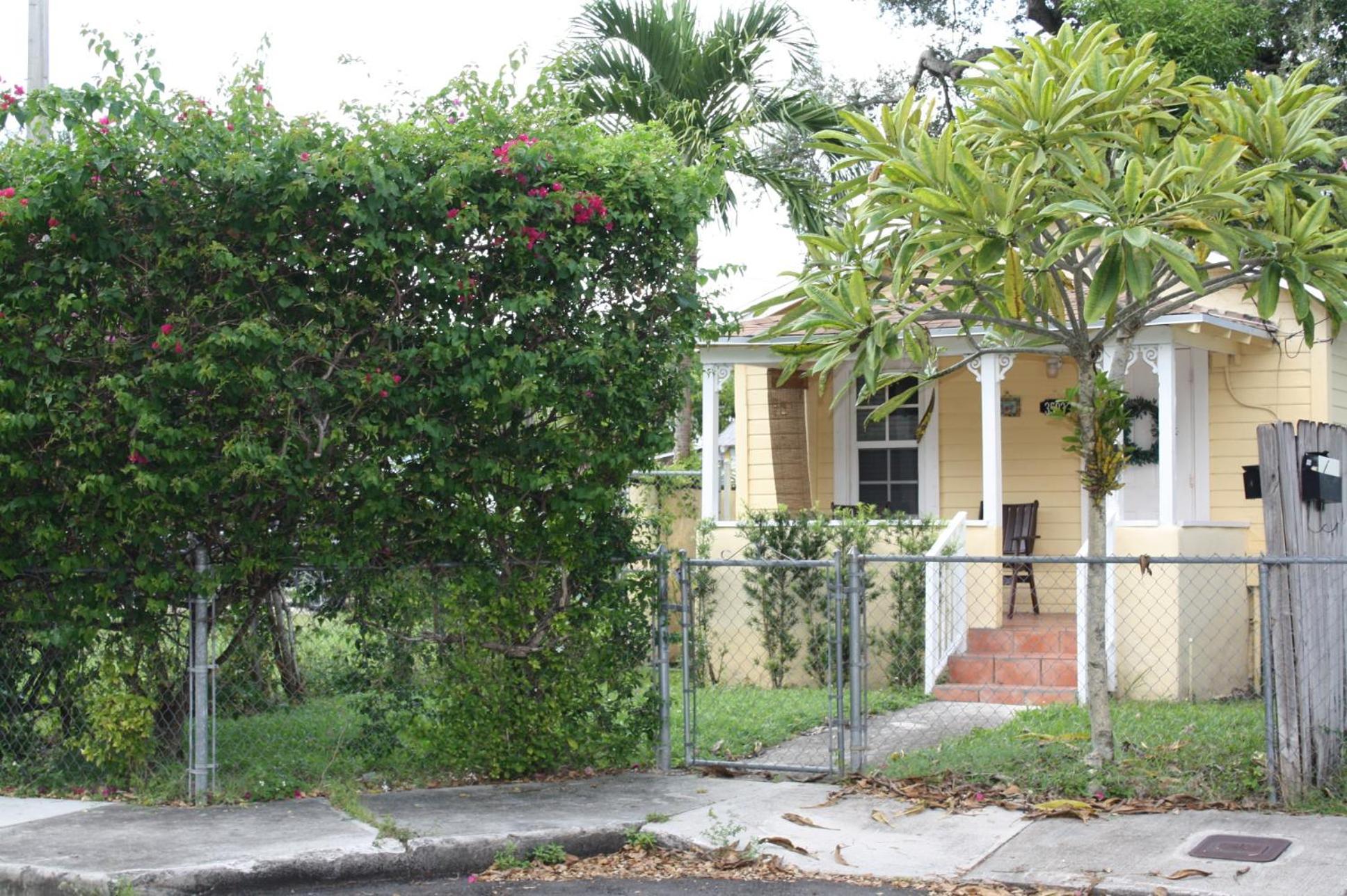 Key West Style Historic Home In Coconut Grove Florida The Yellow House Miami Exterior foto